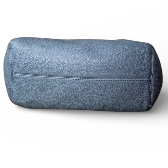 Michael Kors Jet Set Chain Medium Shoulder Tote Bag in a light blue, pale blue✨ - Picture 3 of 6